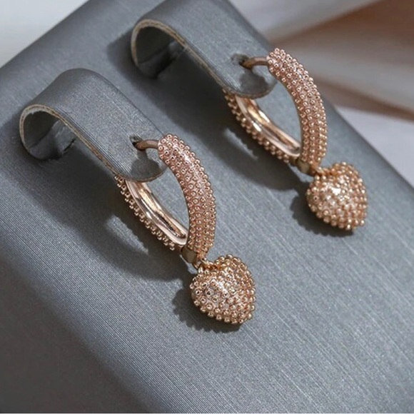 14K Plated Vintage Heart Dangle Earrings - Picture 3 of 4